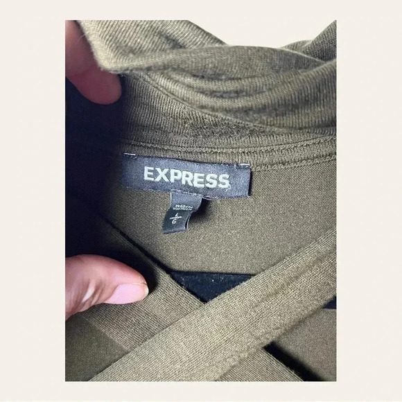 0232.‎ EXPRESS SHORT SLEEVE TOP SIZE LARGE ARMY GREEN IN COLOR UNIQUE NECKLINE - Picture 5 of 9